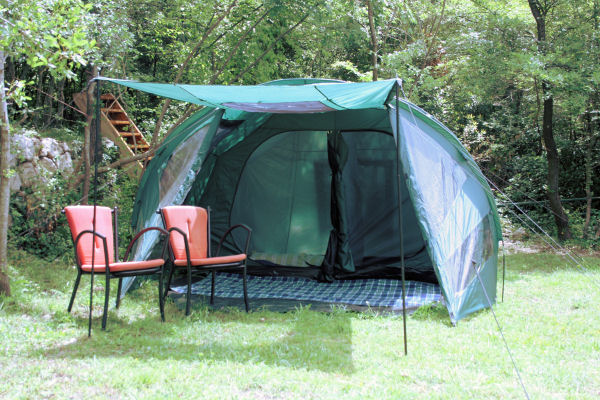 Elm Lodge - €20 per person per nightBright 4 person tent with sleeping area divider giving two rooms, head height entrance lobby, two side entrances and canopy porch opening. Curtained windows, storage pockets. Foam mattresses and bedding included.